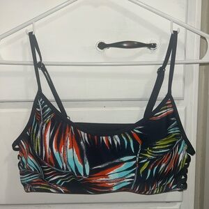 Medium swim suit top